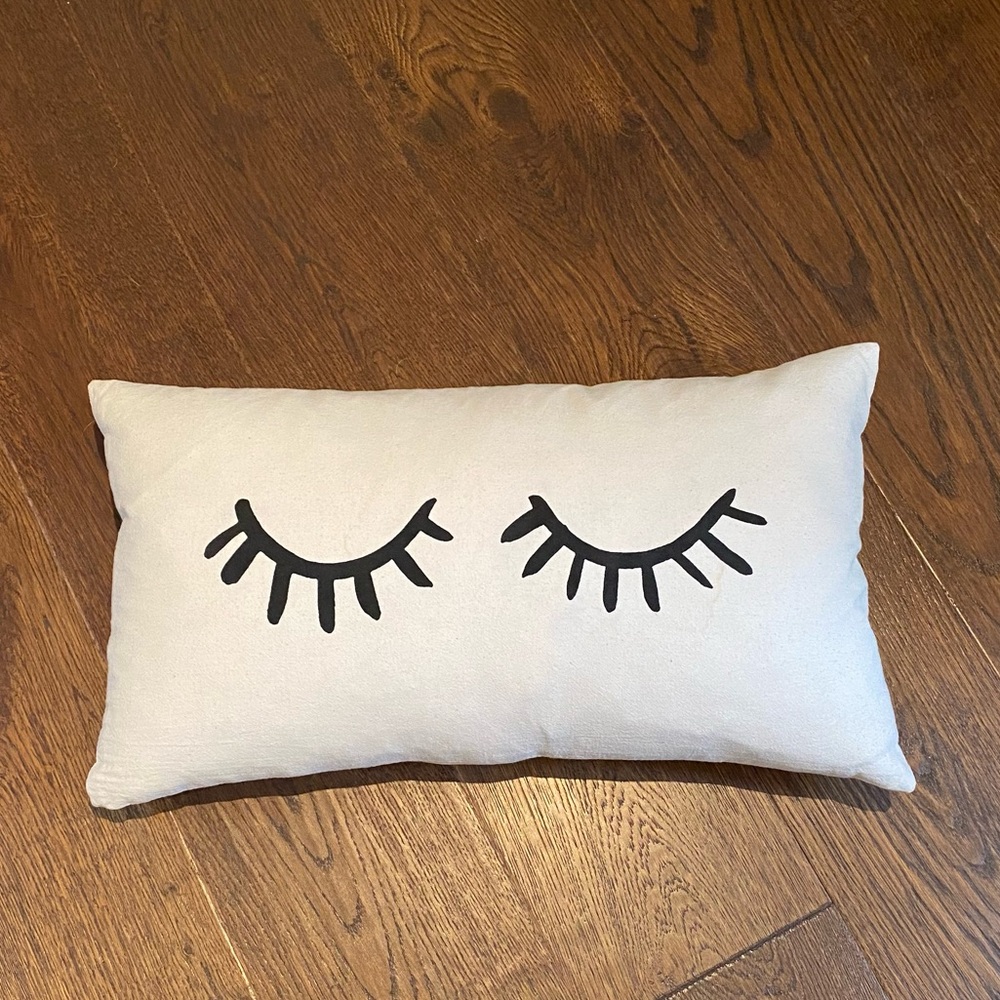 Eyelash pillow